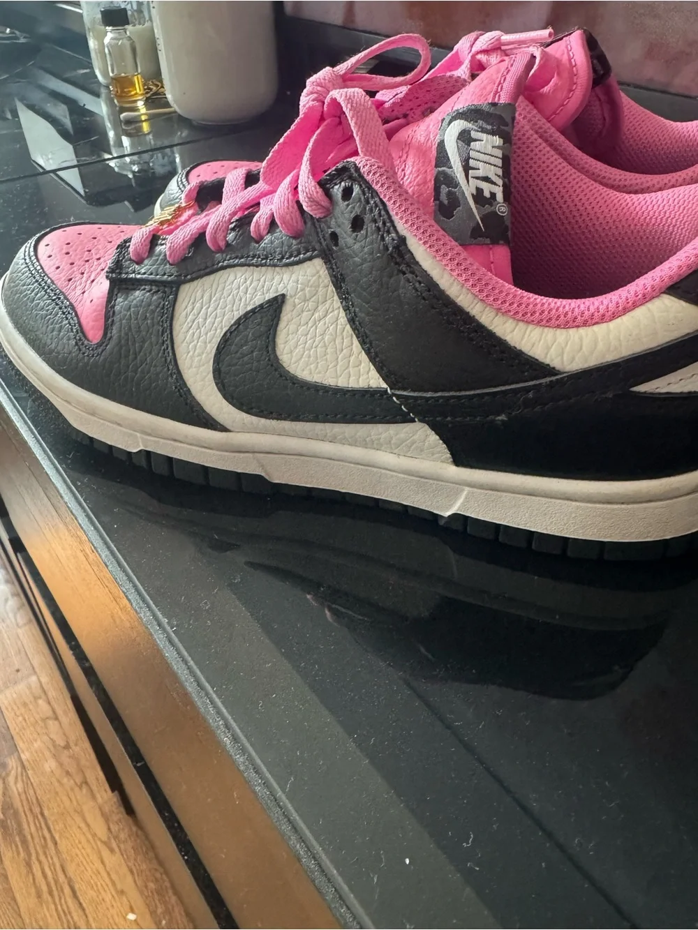 Nike Women's Low-Top Sneakers in Pink, Black and White